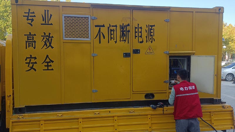 胶州柴油发电机组和UPS电源配合使用时，如何避免切换过程中的电力中断？